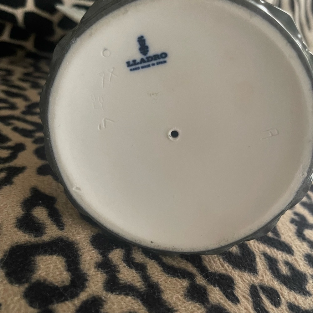 Lladro Porcelain Base with Blue Stamp - Picture 3 of 4
